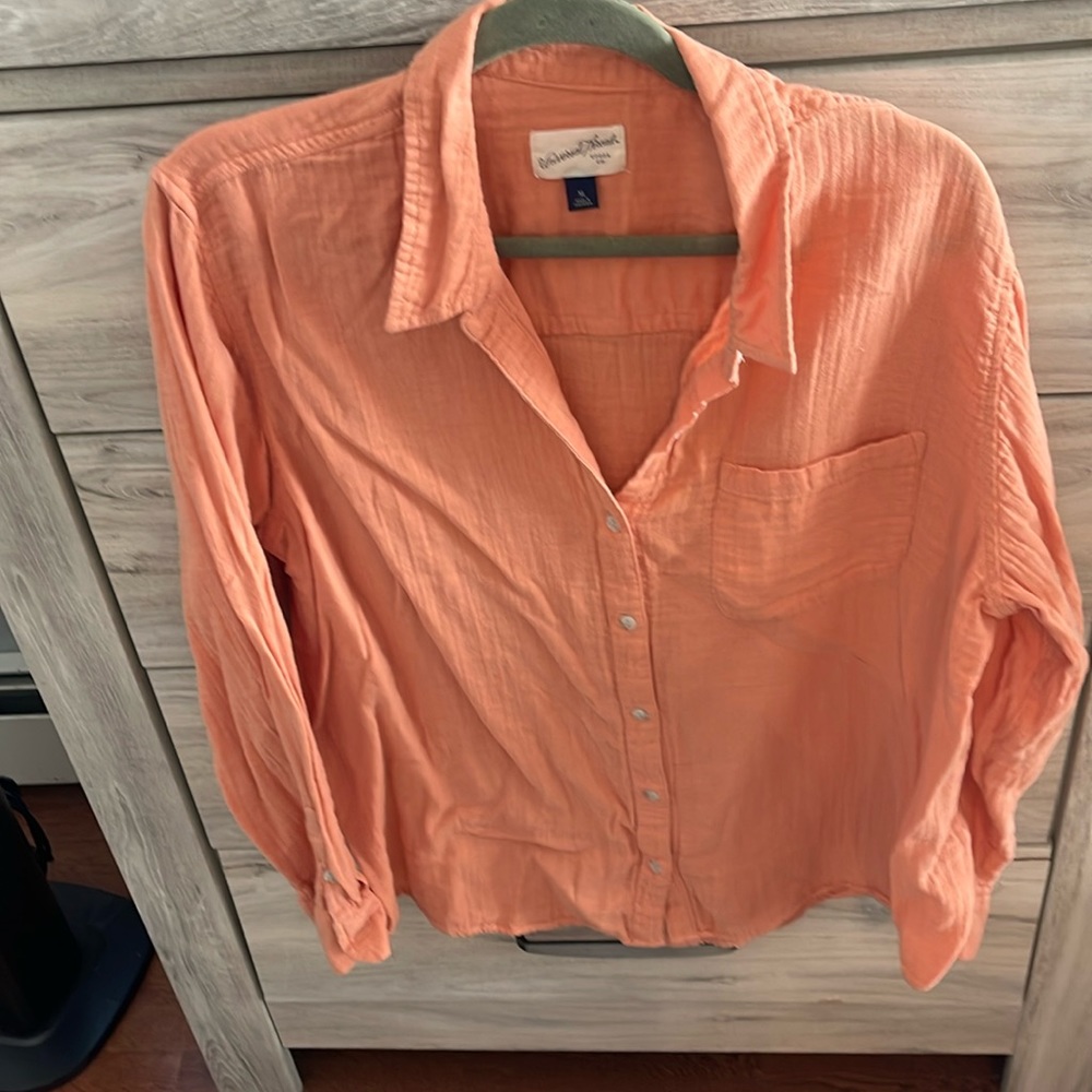 Universal Thread Button down